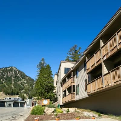 1849 Mountain Rentals at Mammoth's Canyon Lodge