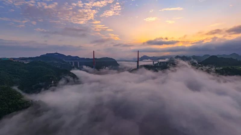 China eröffnet höchste Brücke der Welt in Guizhou