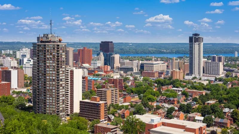 Des fans se rendent en pèlerinage aux lieux de tournage de Heated Rivalry queer en Ontario