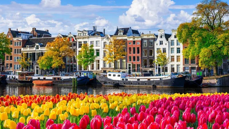 Ámsterdam lidera los destinos de viaje LGBTQ+ en 2026