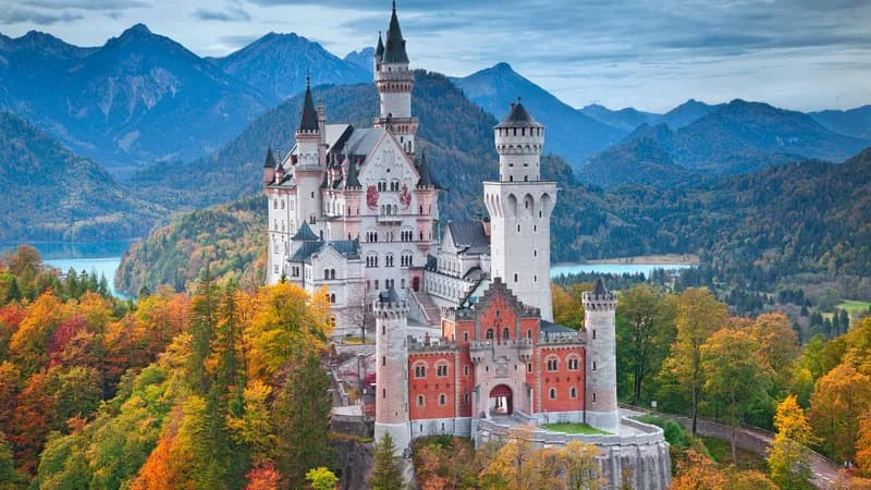 Carte des châteaux listant 7738 châteaux et palais dans le monde entier