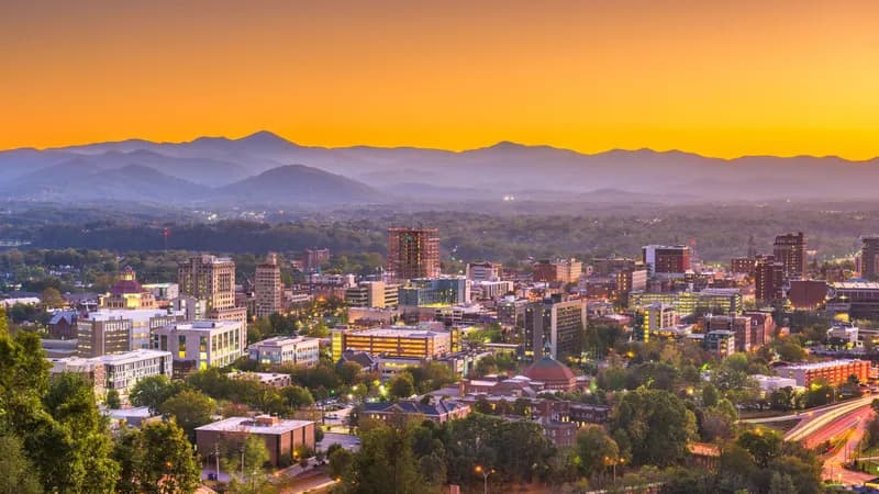 Asheville im Wandel – queere Treffpunkte prägen städtische Entwicklung