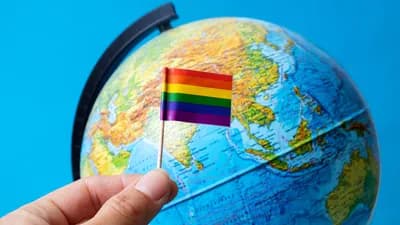 Trans* Reise-Influencer geben sichere Queer-Tipps
