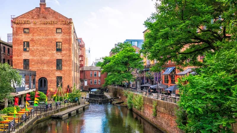 Mánchester: La cultura queer y los proyectos de futuro marcan la metrópoli del norte de Inglaterra