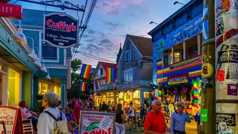 Debatte über Szene-Hotspots: Provincetown oder Palm Springs?